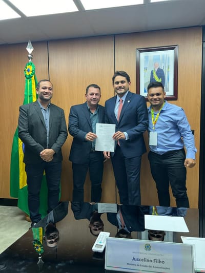 Prefeito Saulo, vice Braga e secretário Campelo se reúnem com Ministro das Comunicações Jucelino Filho para tratar da inclusão digital nas escolas de Marianópolis