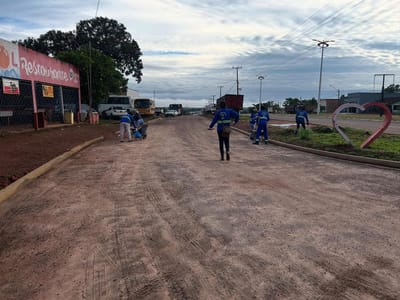 Operação de limpeza pública no Setor Fernandinho promove melhoria no ambiente urbano em Divinópolis do Tocantins