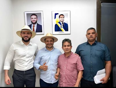 Presidente Suair, Prefeito Marcos e Gilvan apresentam ao deputado estadual Léo Barbosa pedido de recursos para Saúde, Praia e pavimentação da TO-442