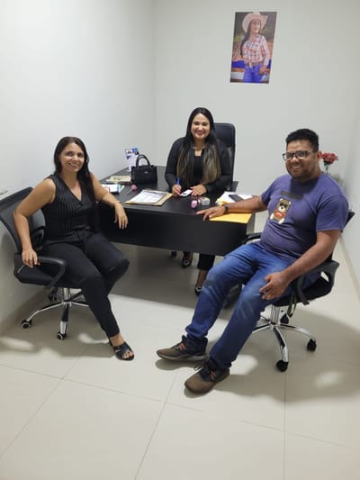 Vereadora Paula Gil recebe suplentes de vereadores Iraildes e Joilton para troca de experiências políticas em Divinópolis do Tocantins