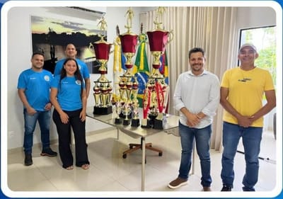 Prefeito de Caseara apresenta troféus do Campeonato Municipal de Futebol 2025