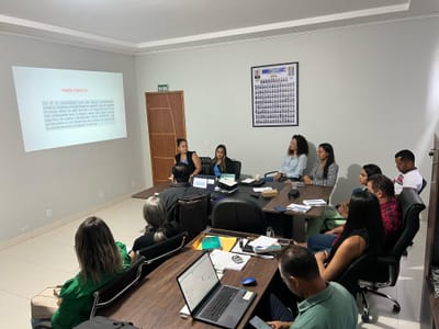 Gestão Manoel Moura realiza reunião técnica sobre procedimentos licitatórios em Abreulândia
