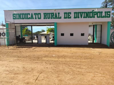 Divinópolis terá Arraiá da APAE e apresentação de Romes Veloso neste Sábado, 7 no Parque de Exposições