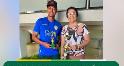 Prefeita Nezita recebe troféus conquistados por atletas da base esportiva de Monte Santo