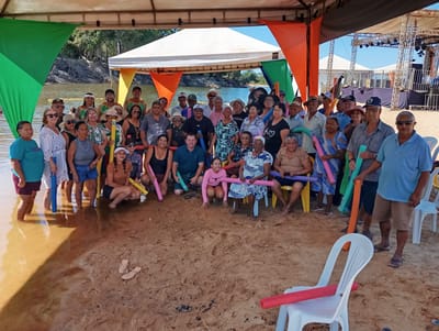 Idosos do Centro de Convivência participam de passeio  à Praia da Manchete em Marianópolis recreativo