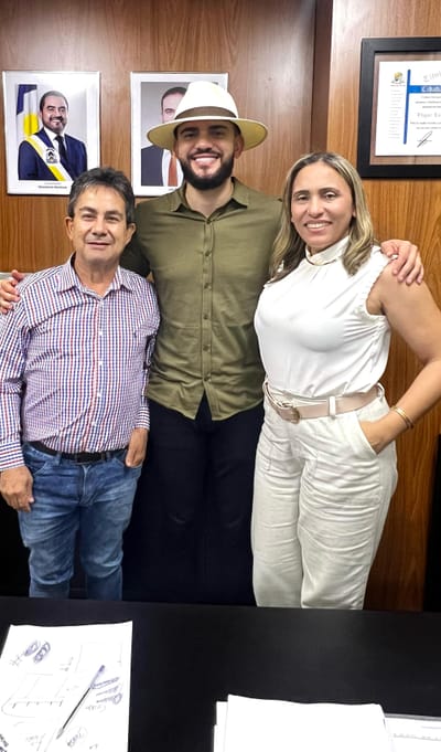 Suair, Venuza e Léo Barbosa celebram parceria que garantiu R$ 300 mil para shows na Praia da Ilha 2025 em Caseara