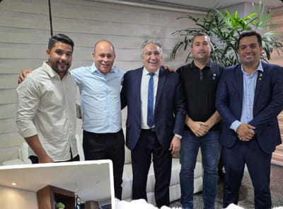 Vice-prefeito e vereador Marcos da Valdeci de Caseara visitam governador interino Laurez Moreira no Palácio Araguaia