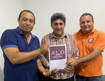 Toni Ferreira, vai à Câmara Municipal de Divinópolis e firma apoio com os vereadores