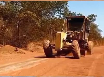 Prefeitura de Marianópolis inicia recuperação de estradas vicinais neste feriado estadual
