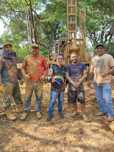 Presidente Suair e Railson do Araguaia acompanham perfuração de poços semiartesianos no PA Barroca, em Caseara
