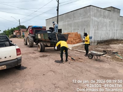Prefeitura mantém sequência da operação tapa-buraco e limpeza pública em Dois Irmãos do Tocantins