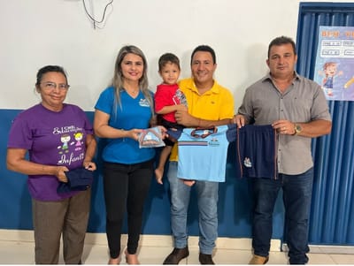 Prefeitura de Abreulândia apresenta uniformes a alunos da Creche Pequeno Príncipe