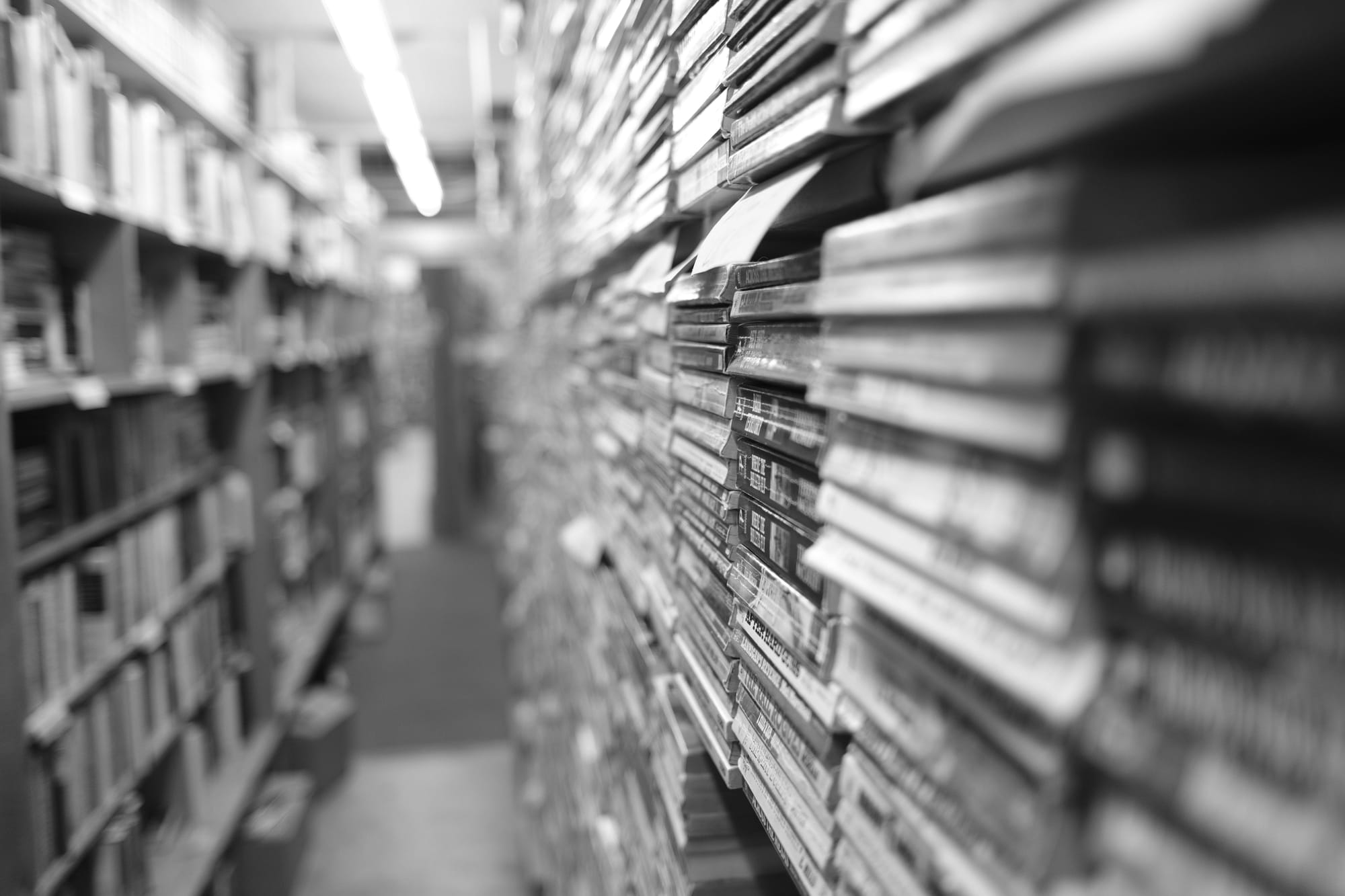 Тягар доказування у справах про зняття "архівних" арештів.