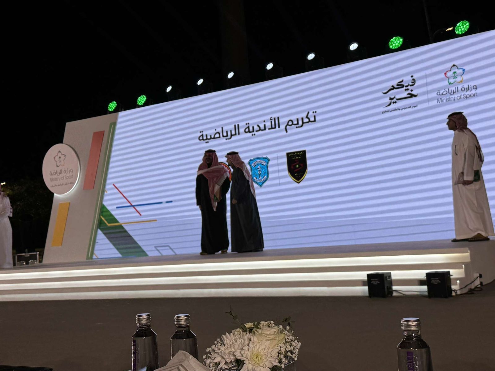 نادي وجّ يُكرّم لدوره البارز في تعزيز العمل التطوعي