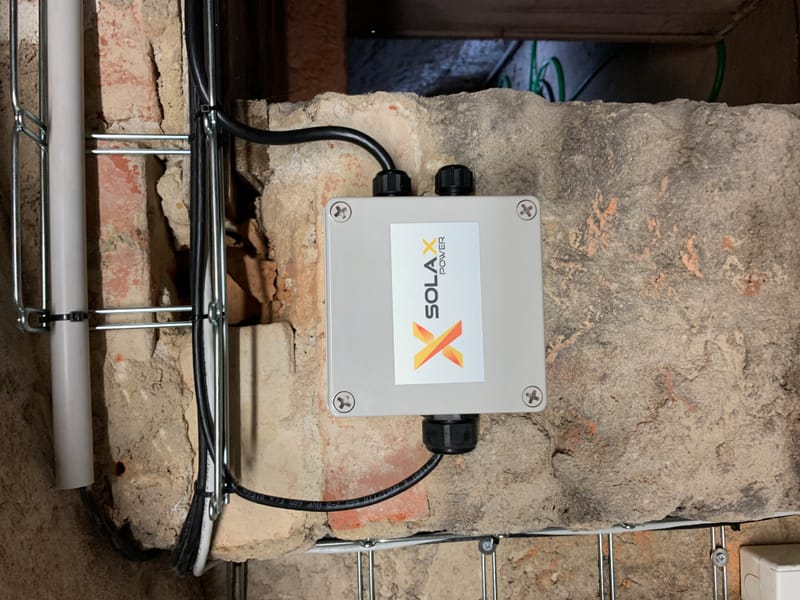 10kWp s řízením přetoků do akumulace 