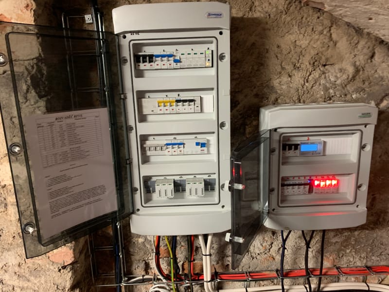 10kWp s řízením přetoků do akumulace 