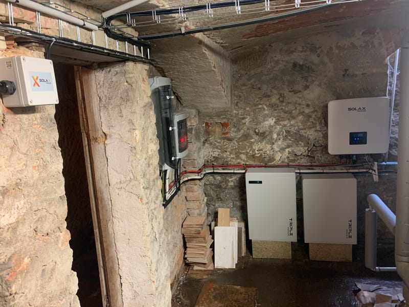 10kWp s řízením přetoků do akumulace 