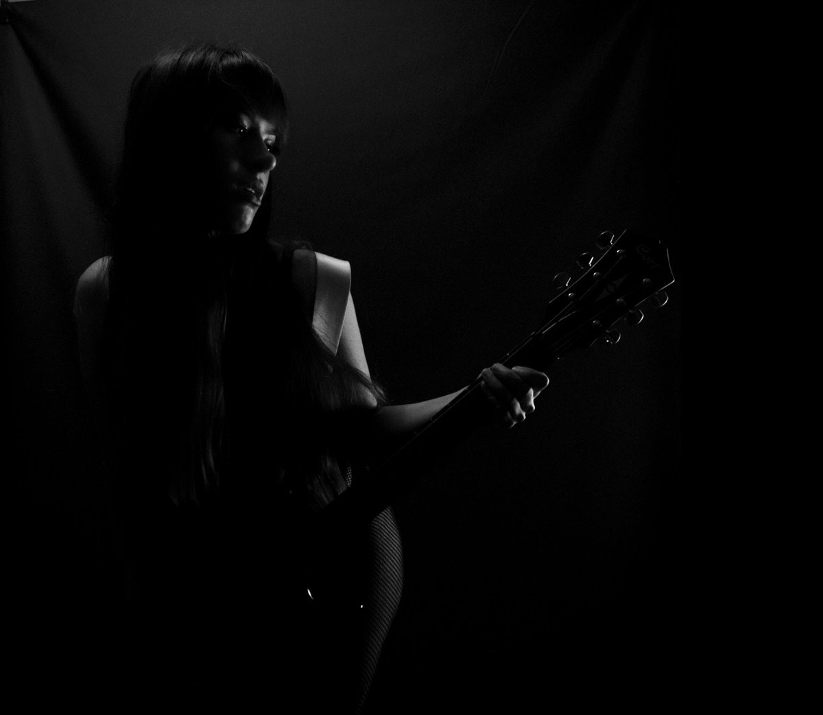 "Suite de cuerdas y sombras inalcanzables"