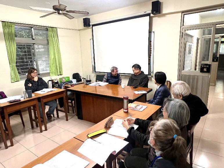 在共融的團體中度福音生活