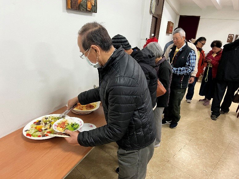 在共融的團體中度福音生活