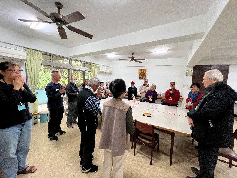 在共融的團體中度福音生活