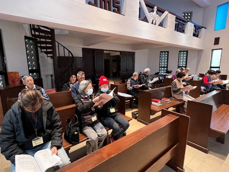 在共融的團體中度福音生活