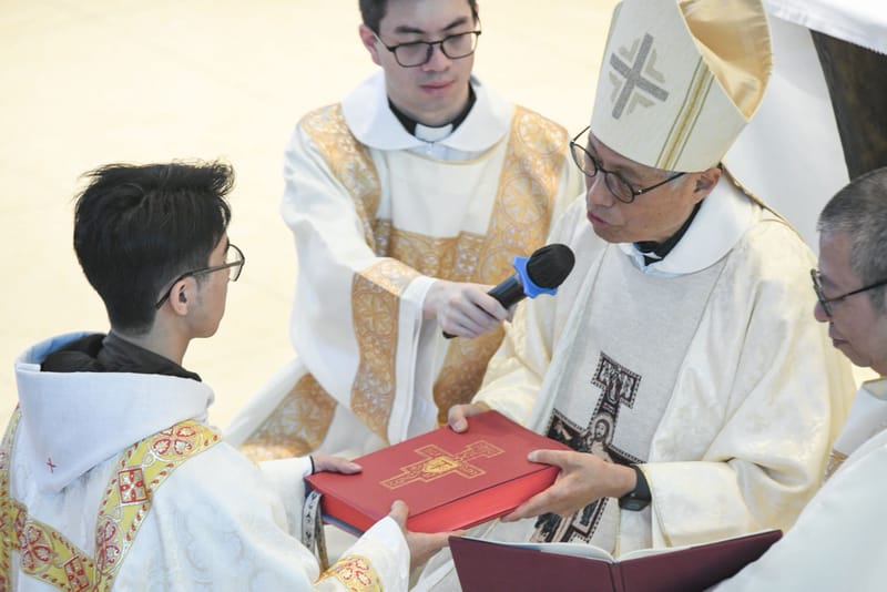 李皓朗弟兄領受執事聖秩