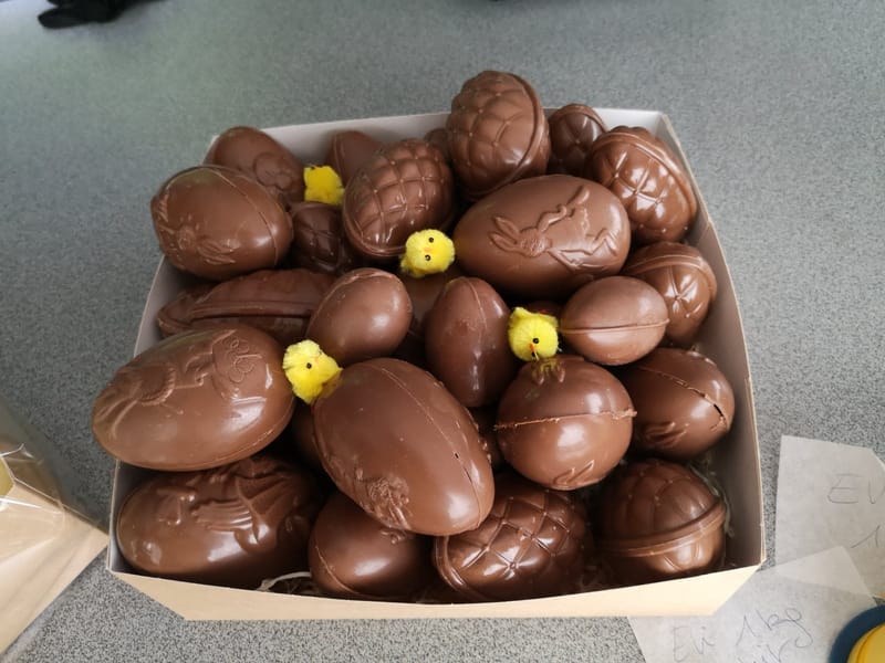 holle paaseieren melk, wit en /of fondant chocolade  46€/kg