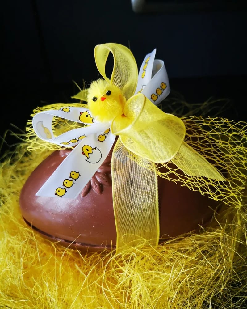 paasei gevuld met gemengde pralines 25€/stuk