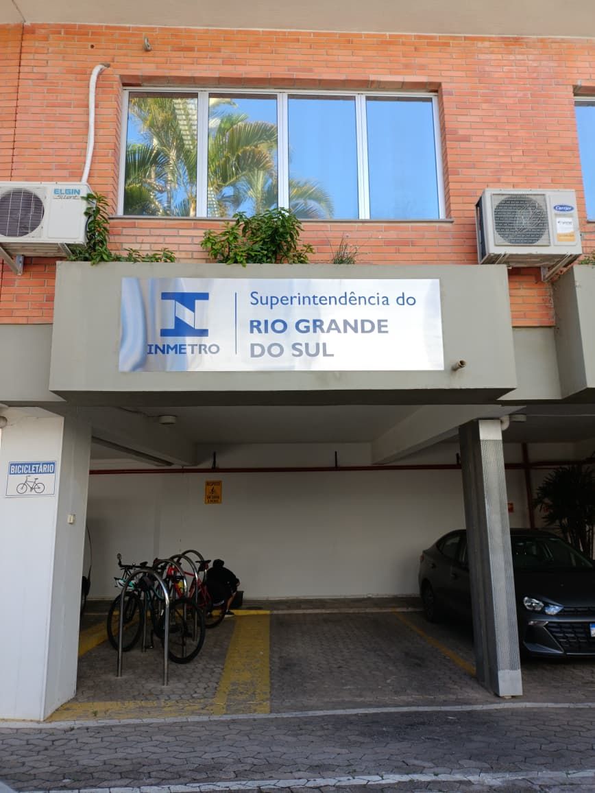 Placa em aço inox escovado 0,8mm adesivada com vinil recorte eletrônico