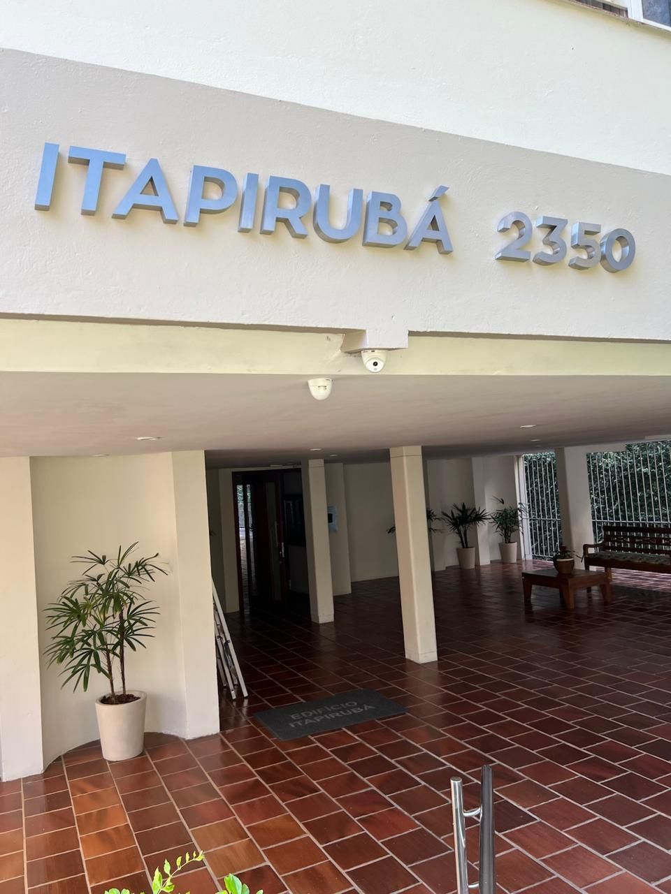 Letreiro em aço inox escovado