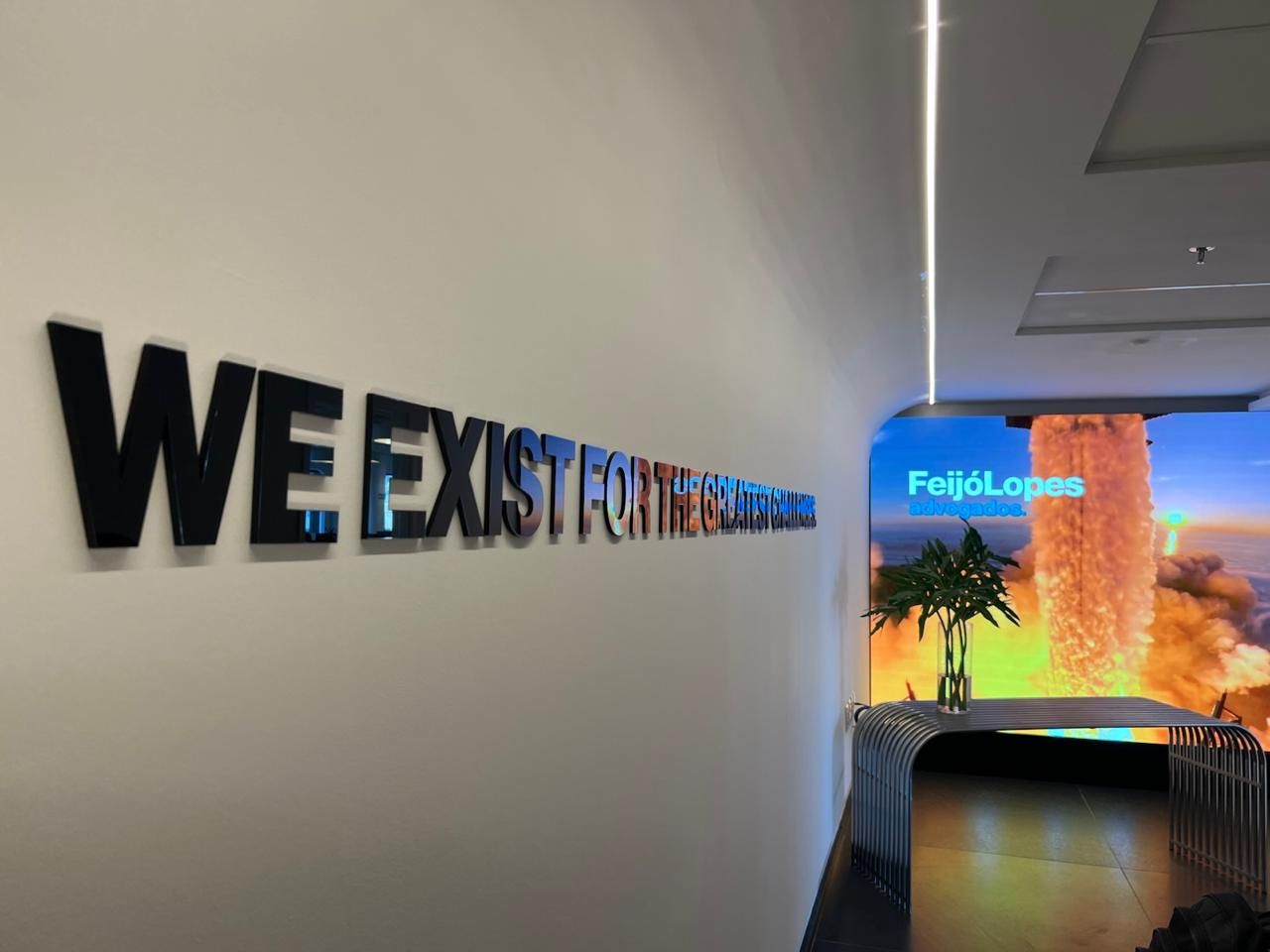 Letreiro em acrílico 6mm preto