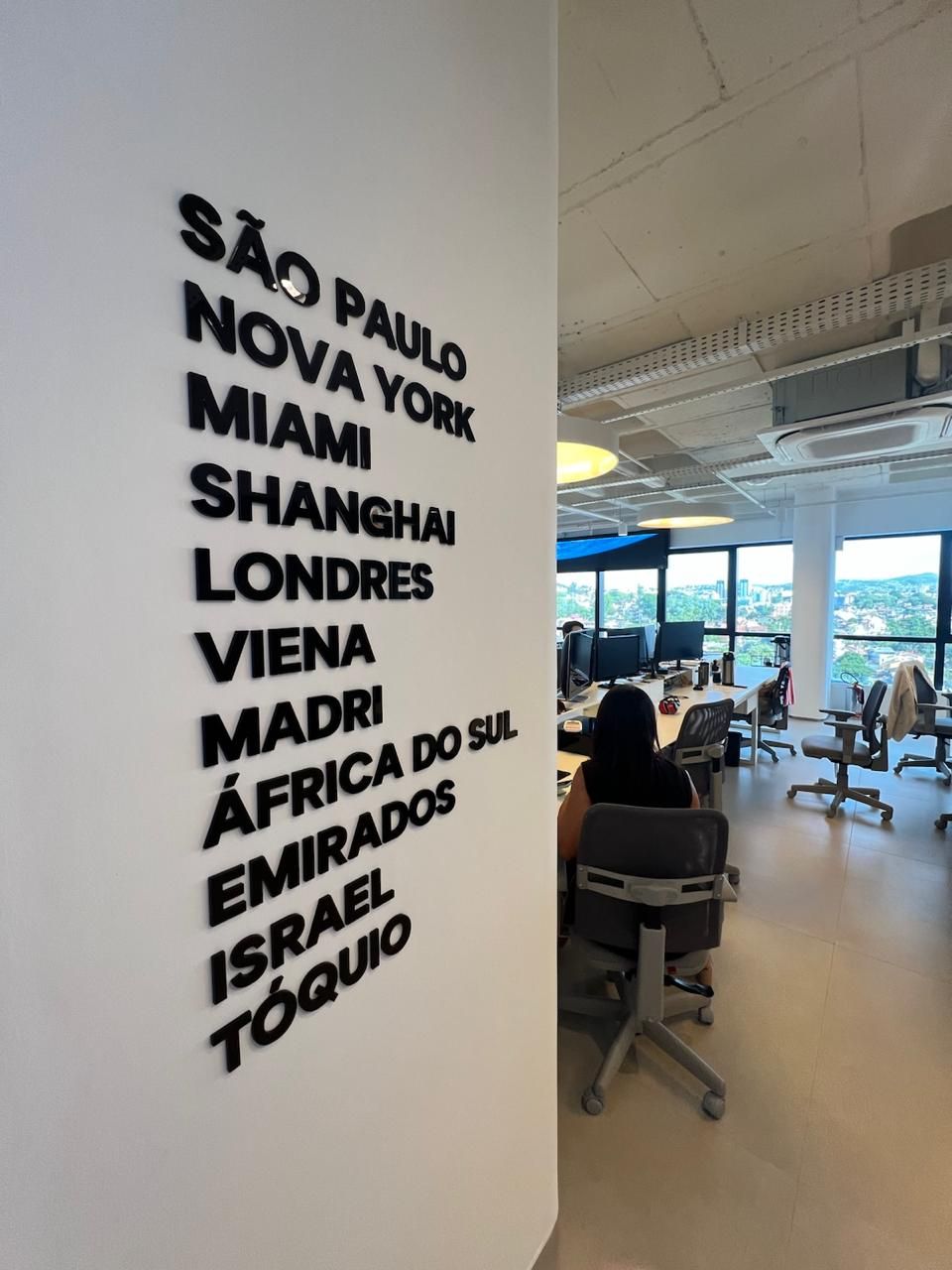 Letreiro em acrílico 6mm preto