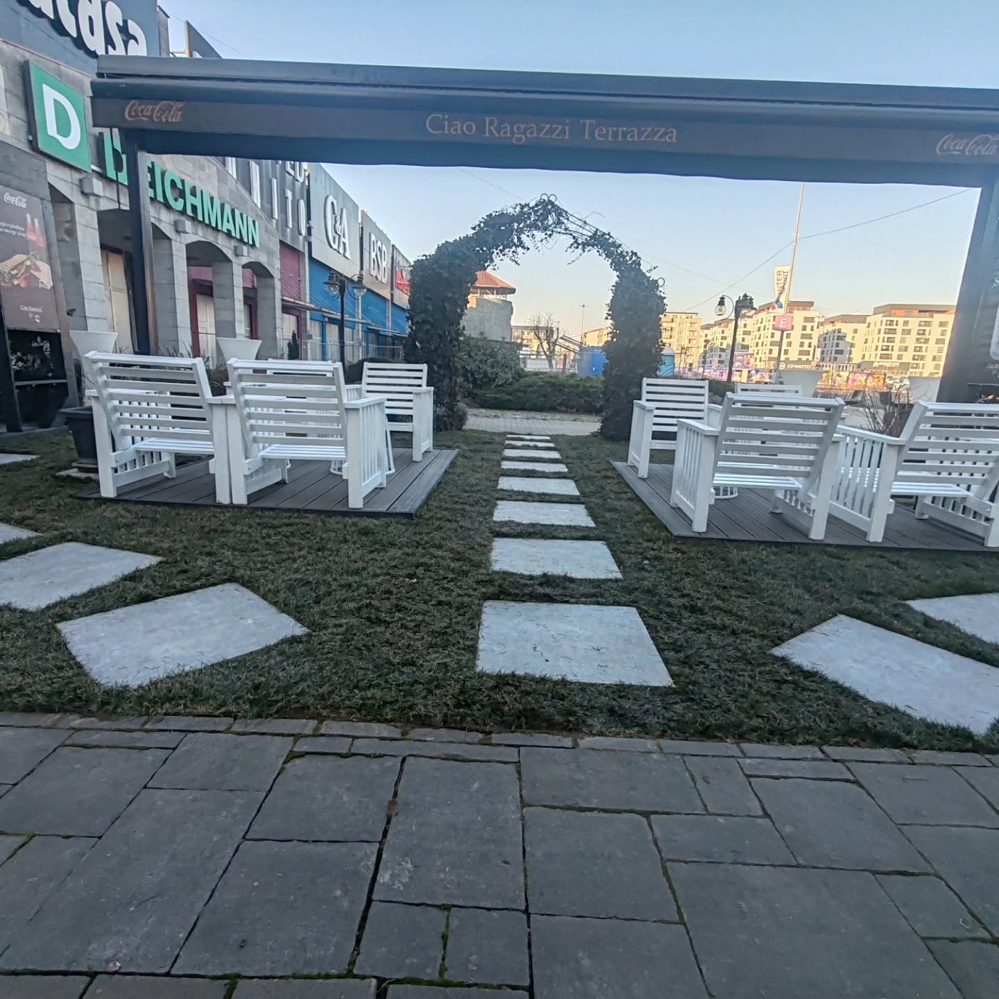 Reamenajare spatiu verde si sistematizare terasa Vivo Mall Cluj-Napoca