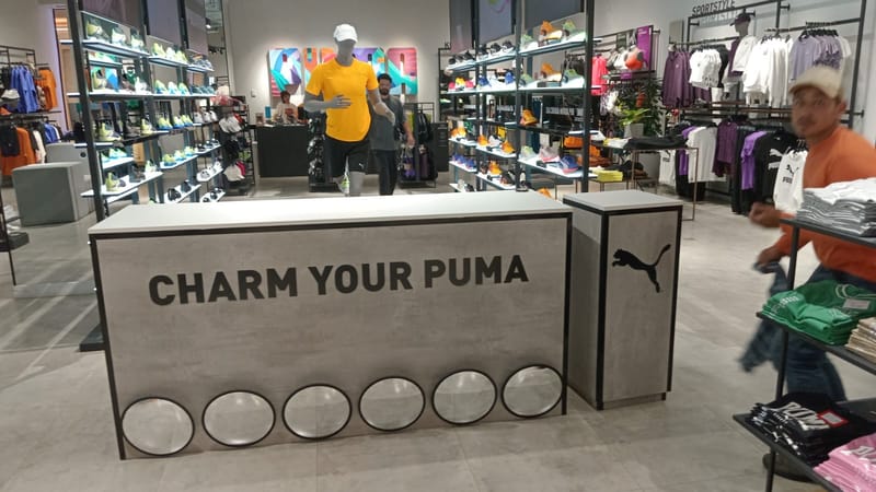 Construção de balcão e totem para ação na loja Puma - Shooping Morumbi