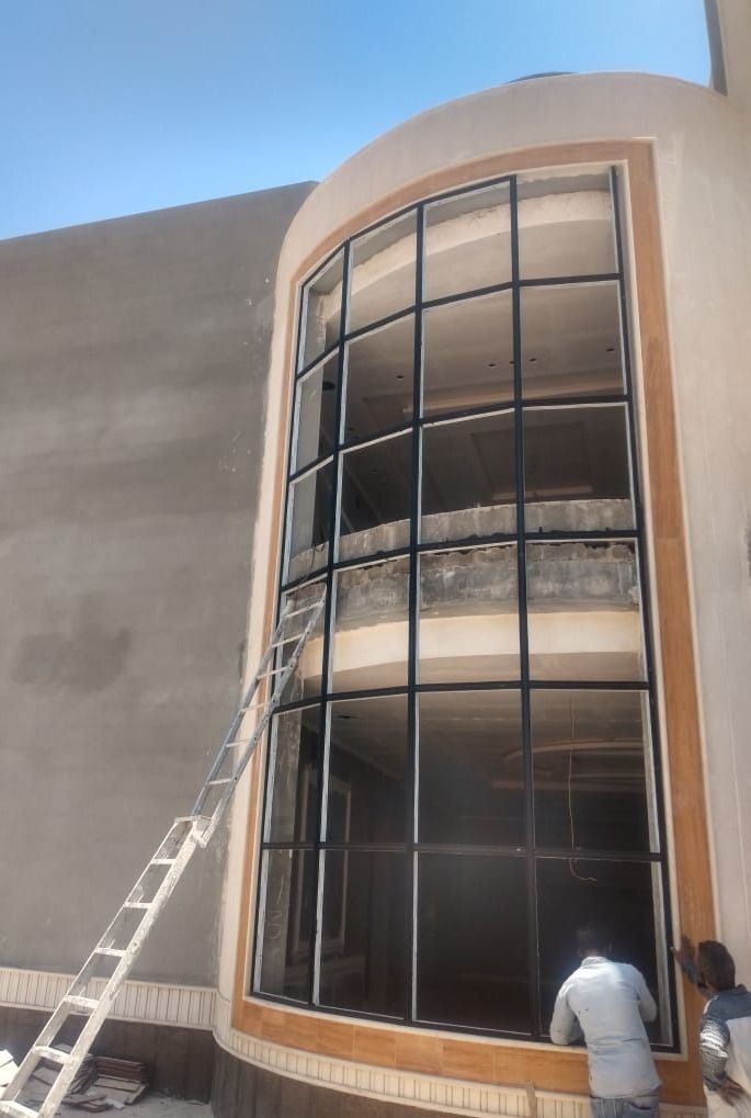 واجهة زجاج استركشر – الرياض