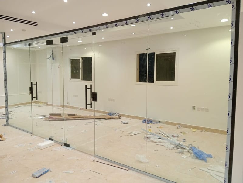 زجاج سيكوريت بالرياض – أفضل حلول الزجاج المقاوم في السعودية