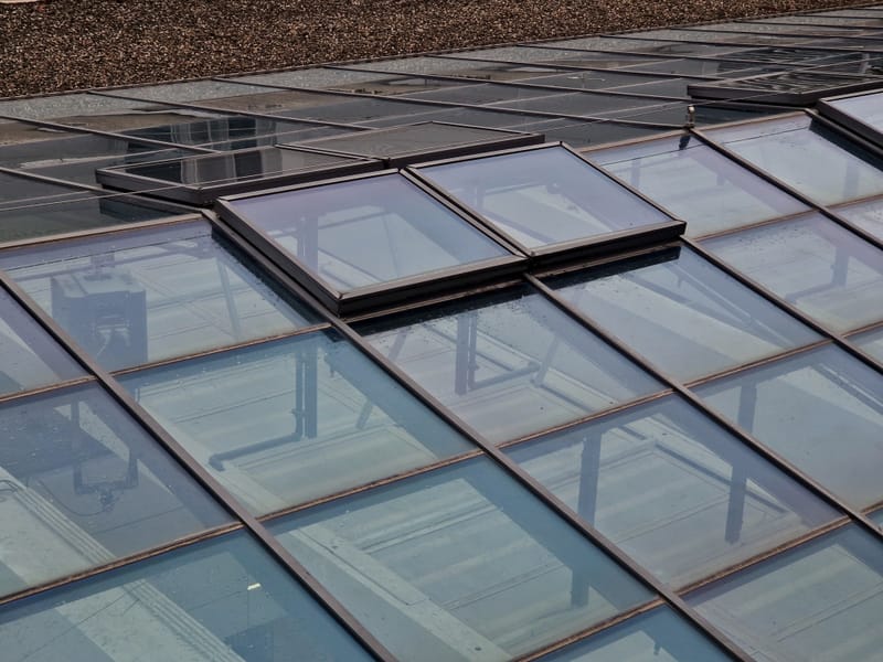 زجاج سكاي لايت فى الرياض – إضاءة طبيعية وتصميم عصري للمباني