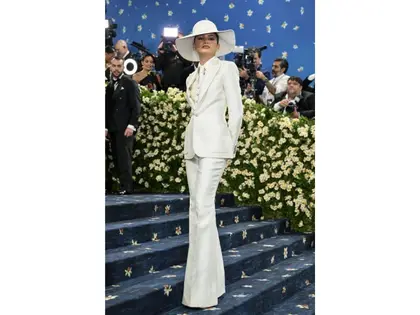 Zendaya deslumbró en la Met Gala 2025 con un traje blanco de Louis Vuitton