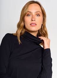 Adiós a la Polera Clásica: La Prenda Oversize que Redefine el Confort Invernal