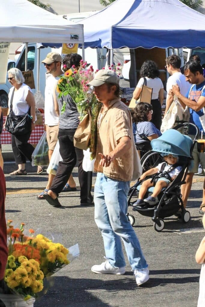 El Nuevo Uniforme Off-Duty: Cómo las Celebridades Redefinen el Glamour Cotidiano