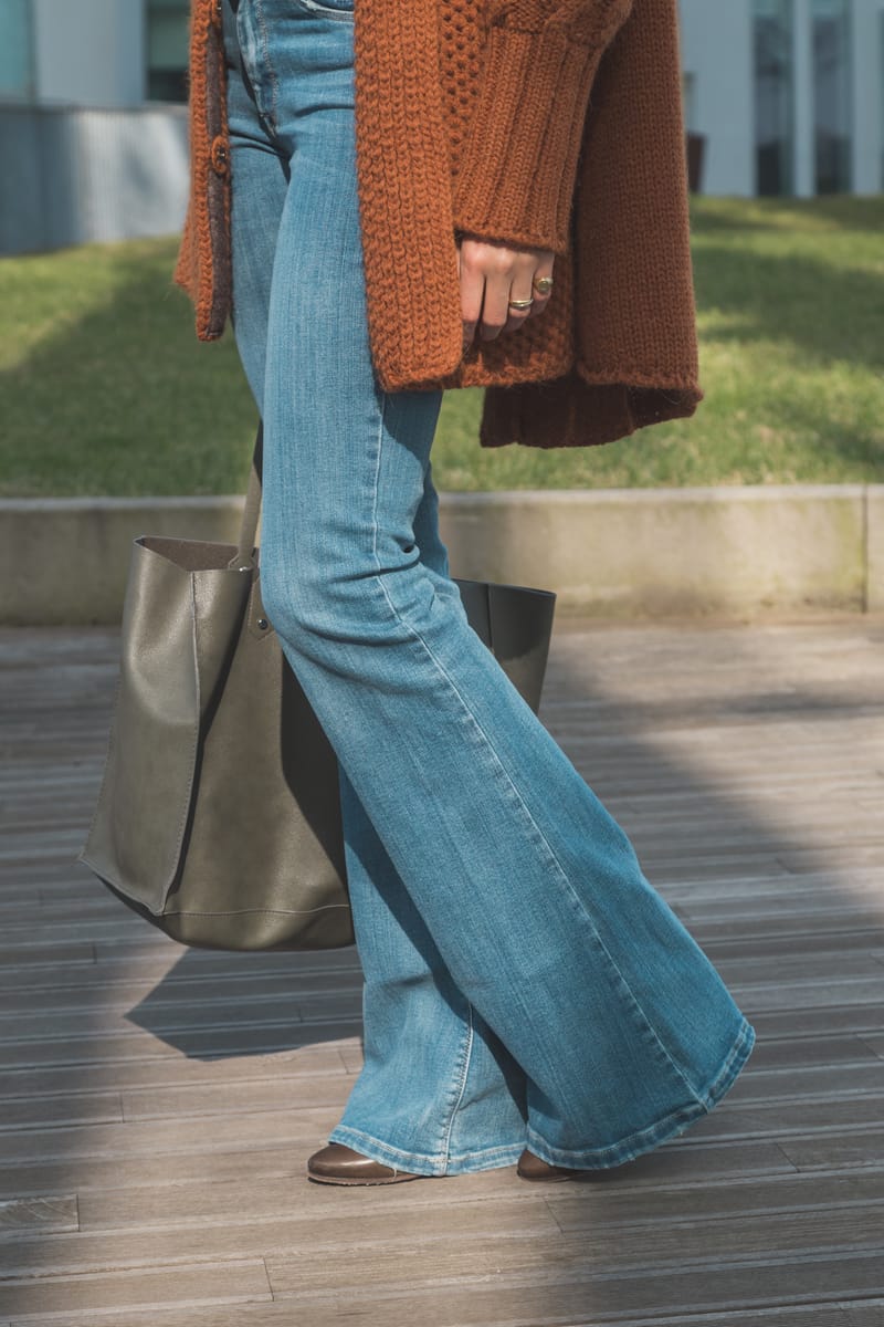 El Resurgimiento del Pantalón Acampanado: De los 70 a la Pasarela