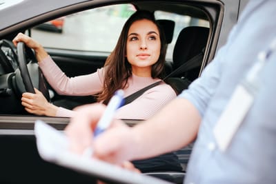 15 Ways to Stay Calm and Confident on Driving Test Day, Even in Busy Traffic