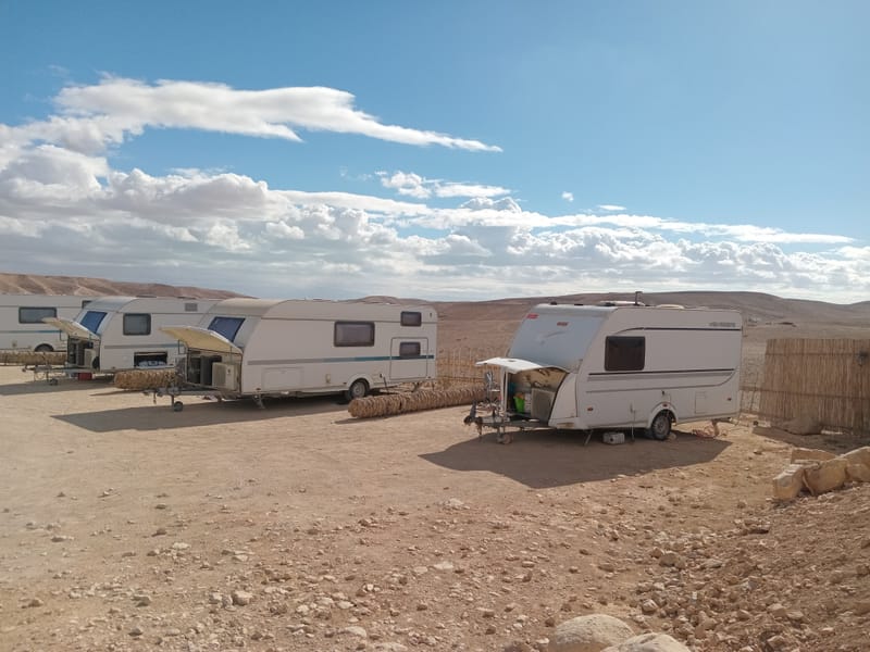 הצבת קרוואנים להשכרה בכפר הנוקדים