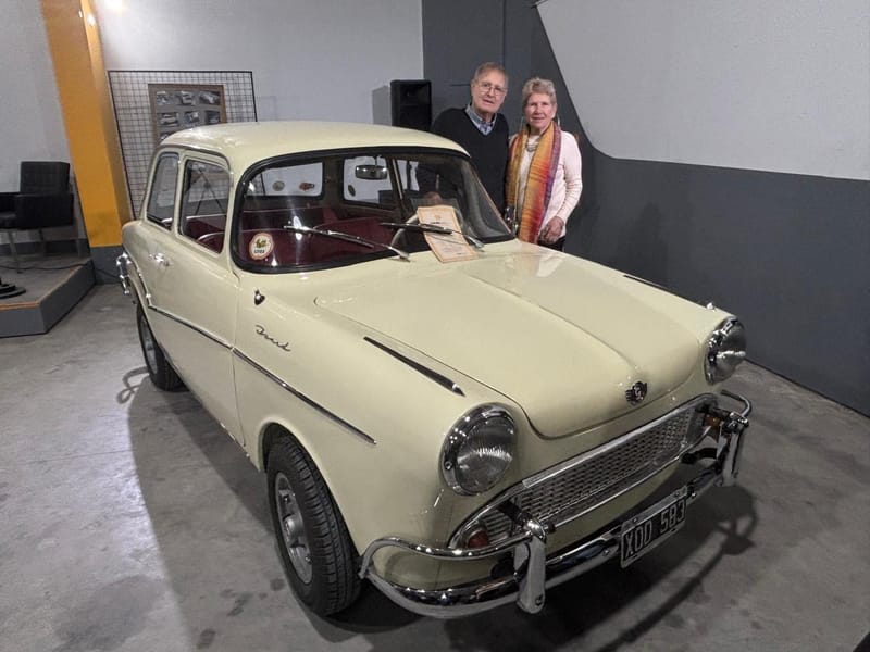 Presentación de un Isard Royal T-700 1961: propietario Abel Farisano