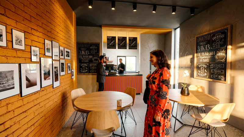 Salon/ Coffee shop