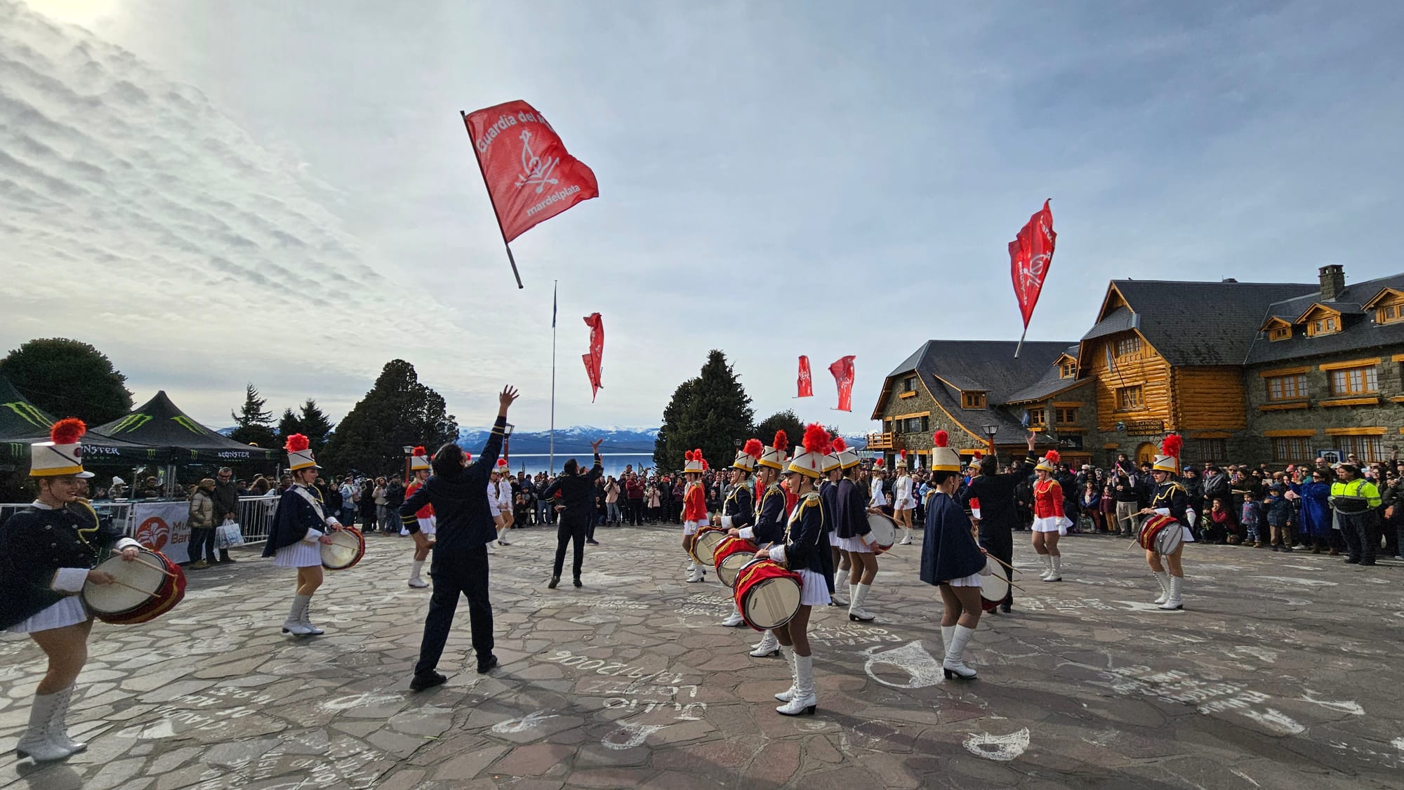 Descubriendo la diversidad de Mar del Plata en la Fiesta Nacional de la Nieve de Bariloche