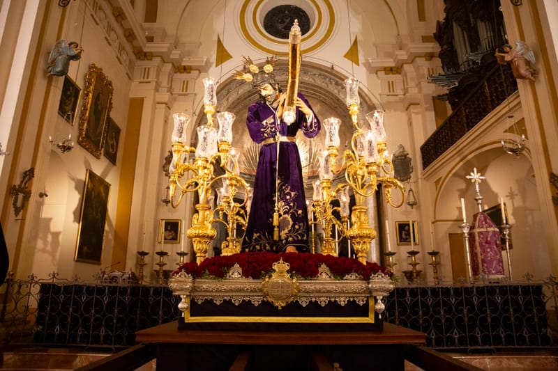 Anoche Arahal volvió a recogerse en torno al Señor