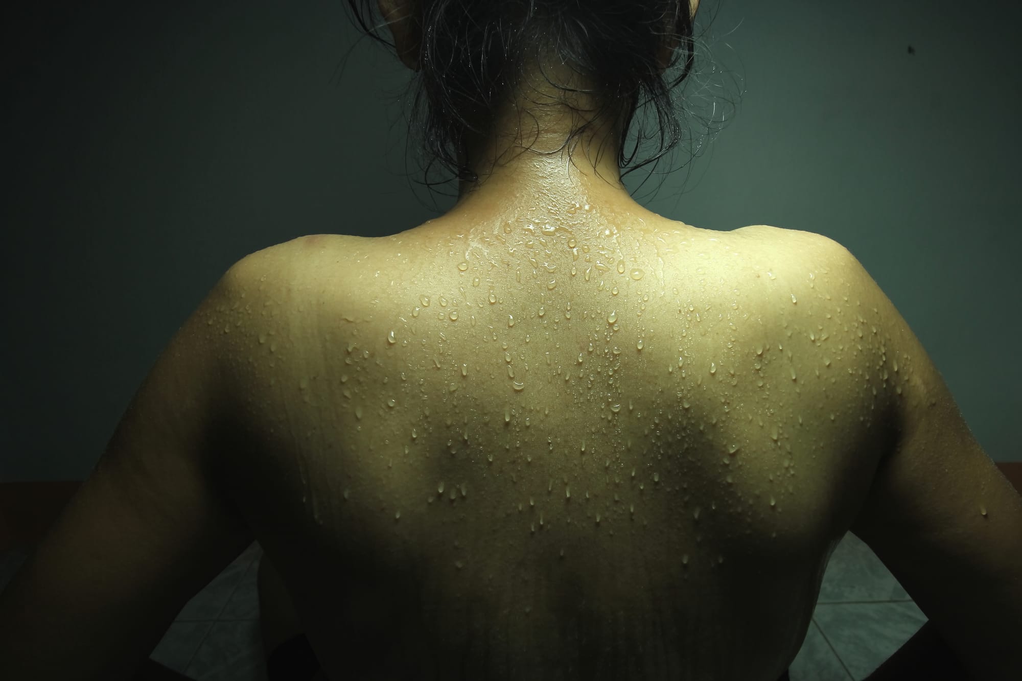 Swedana :    10 Euros                                                            Une séance de 15 minutes dans la tente de sudation à l’issue d’un massage udvartanam va permettre de potentialiser les vertus qu’apportent ces massages.