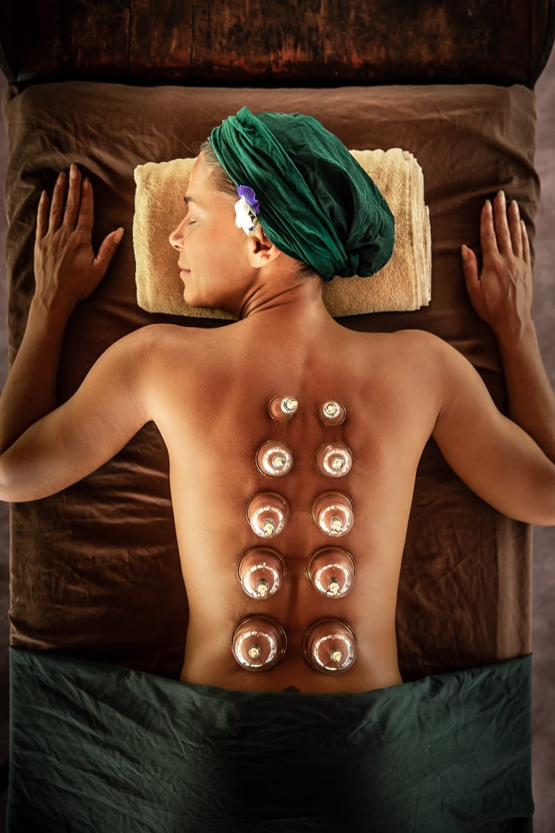 Spécial Dos.   Massage du dos + soin ventouses ( HIJAMA )ou cataplasme d'argile + modelage avec baume chauffant  /   Durée  1H00  65 Euros